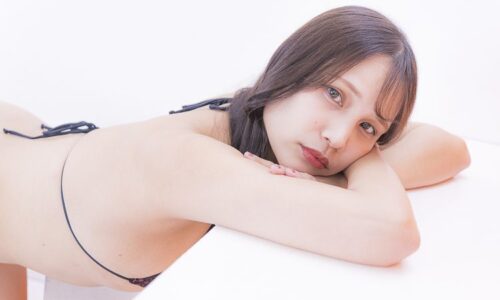 佐藤莉依 水着ポートレート